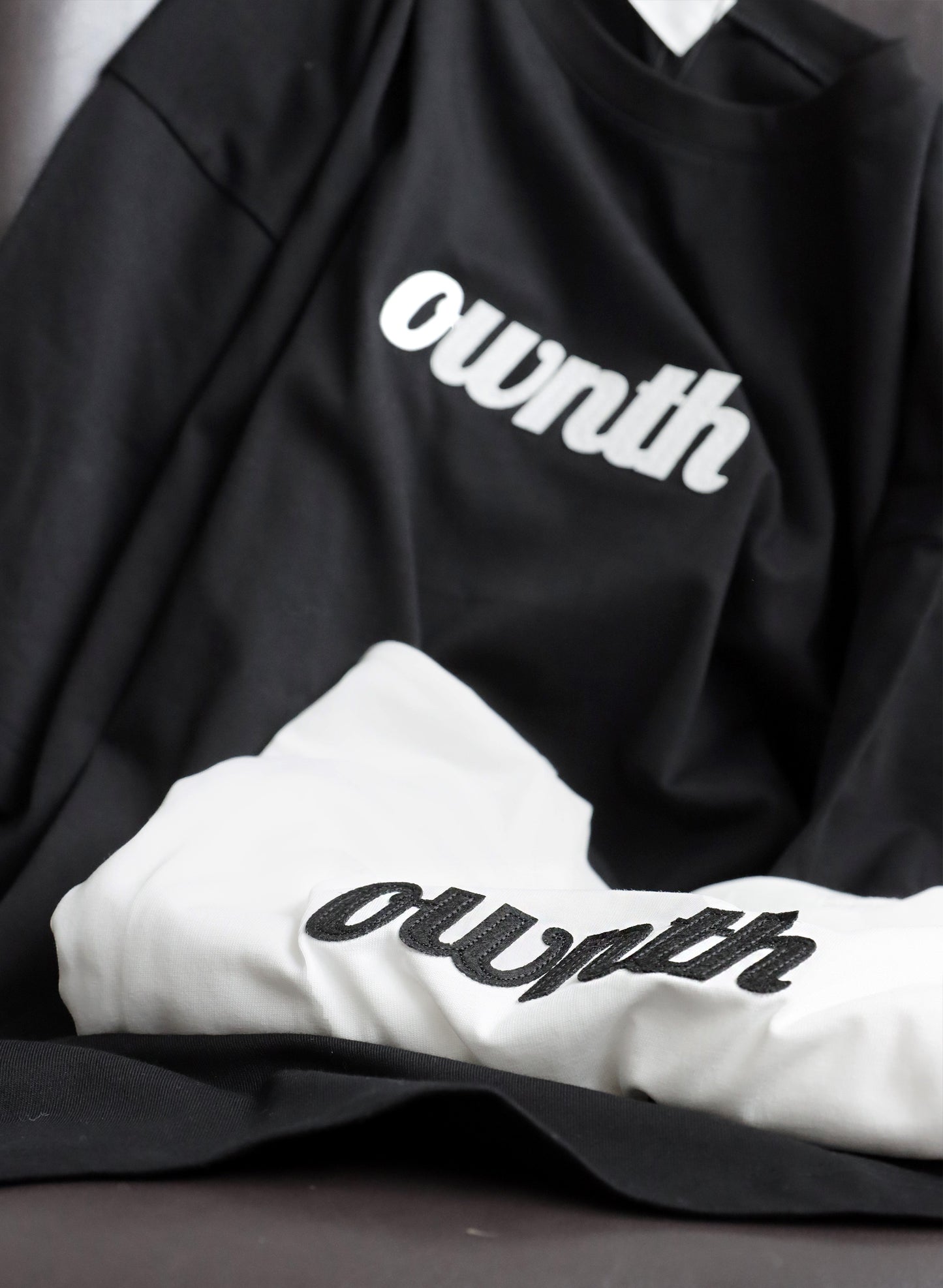 OWNth(オンス) フェルトロゴ刺繍Tシャツ きれいめ ユニセックス