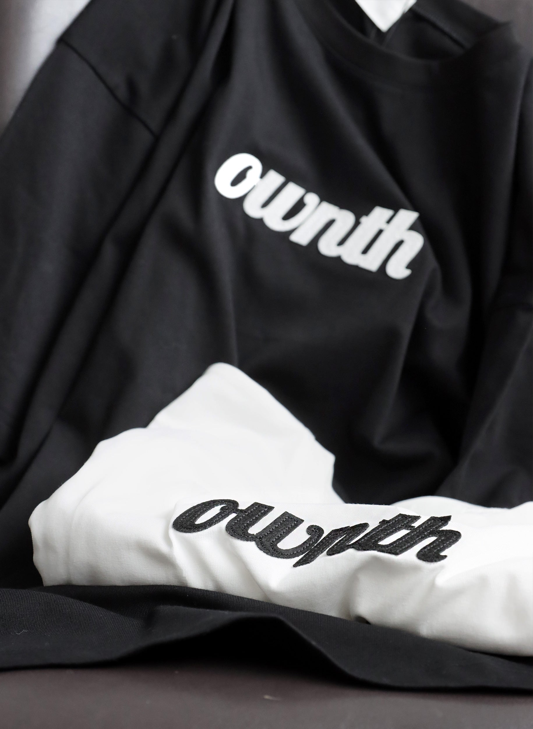 OWNth(オンス) フェルトロゴ刺繍Tシャツ きれいめ ユニセックス