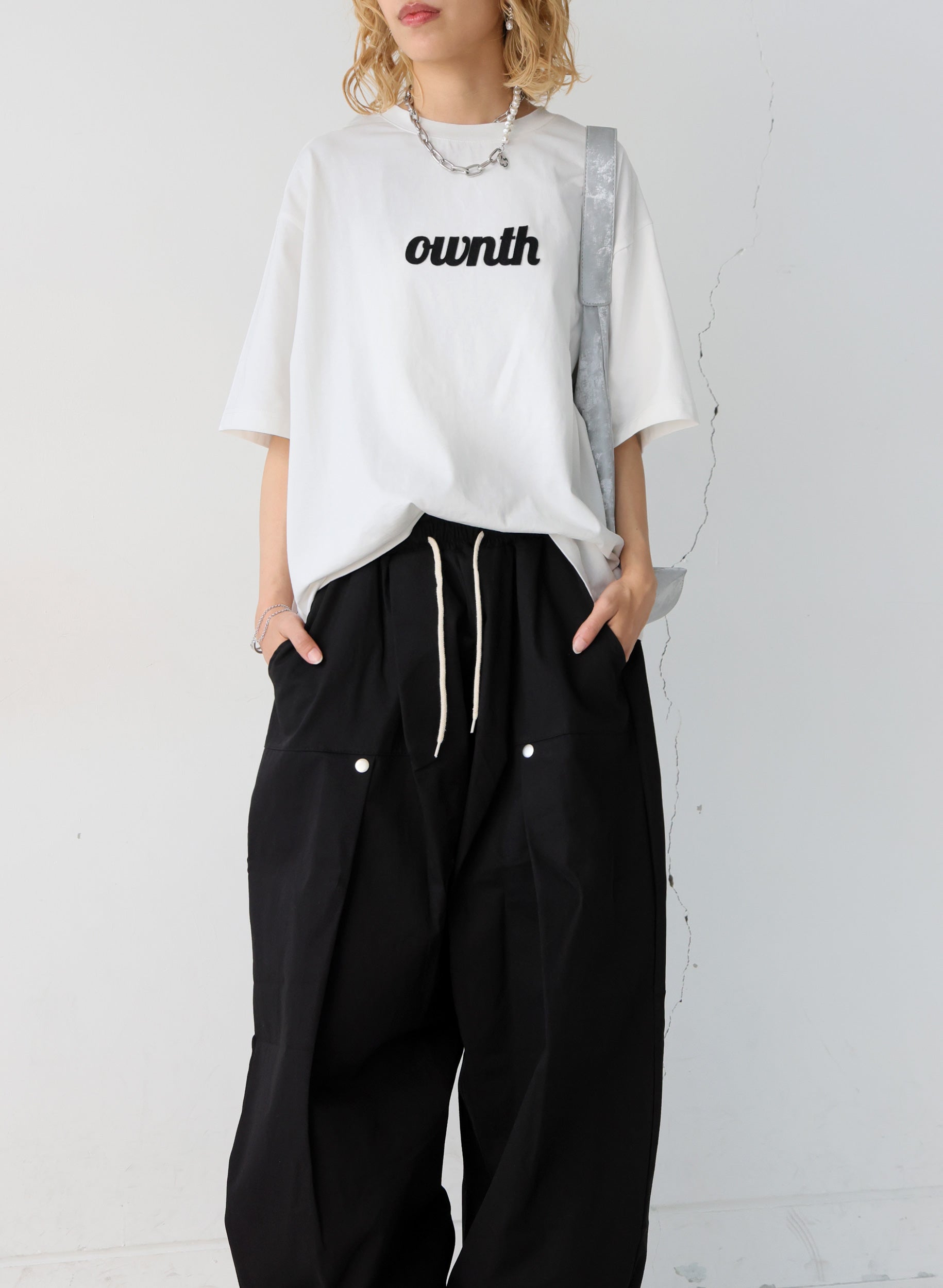 OWNth(オンス) フェルトロゴ刺繍Tシャツ きれいめ ユニセックス ホワイト 白