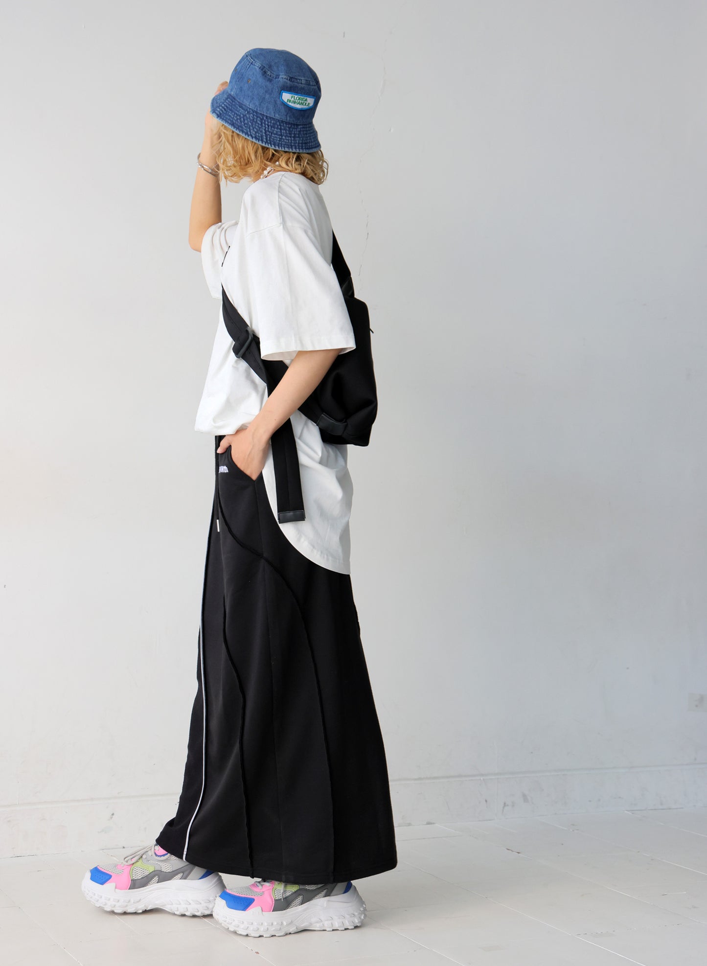 OWNth(オンス) フェルトロゴ刺繍Tシャツ きれいめ ユニセックス ホワイト 白