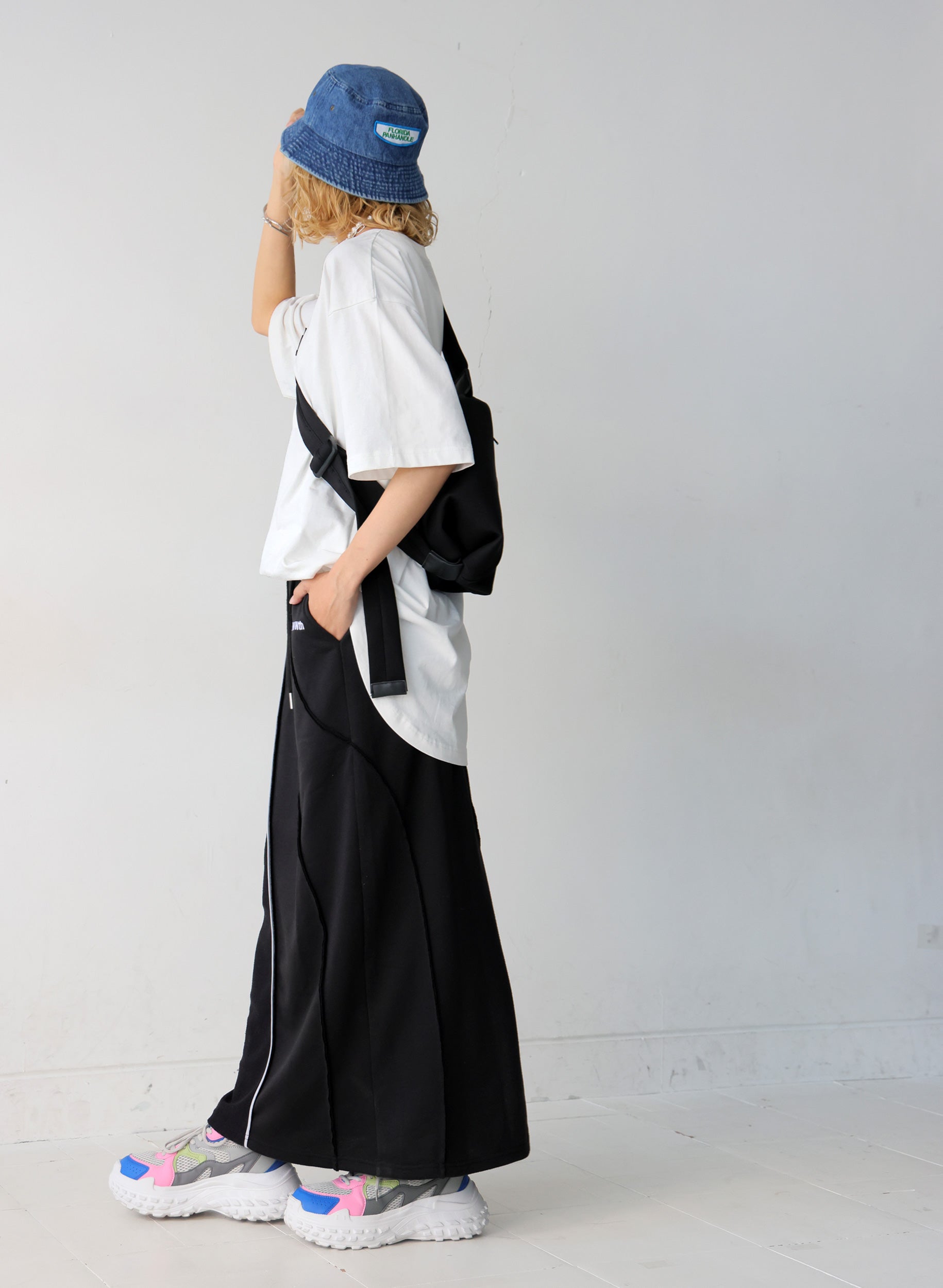 OWNth(オンス) フェルトロゴ刺繍Tシャツ きれいめ ユニセックス ホワイト 白