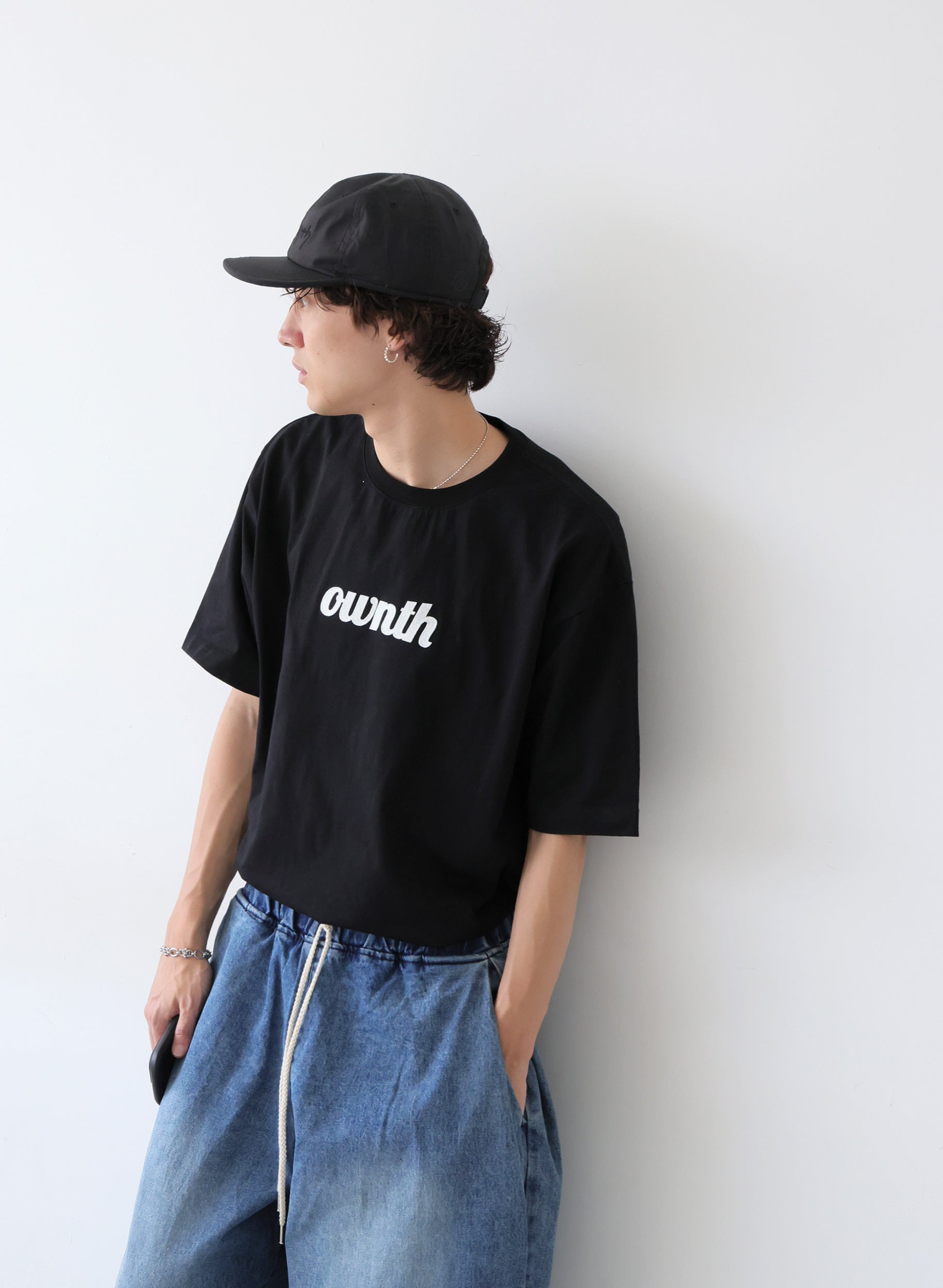 OWNth(オンス) フェルトロゴ刺繍Tシャツ きれいめ ユニセックス ブラック 黒
