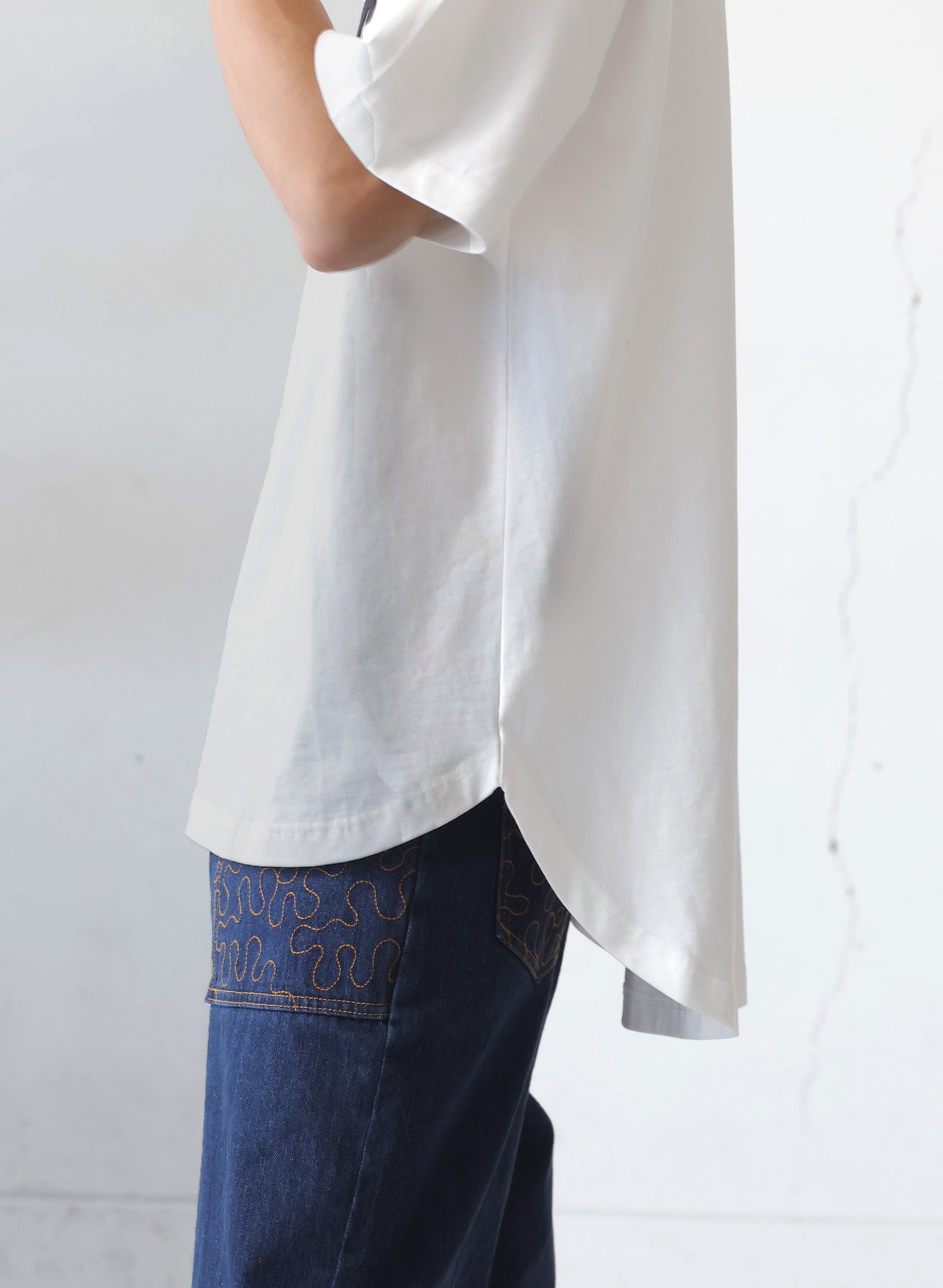 OWNth(オンス) フェルトロゴ刺繍Tシャツ きれいめ ユニセックス ホワイト 白