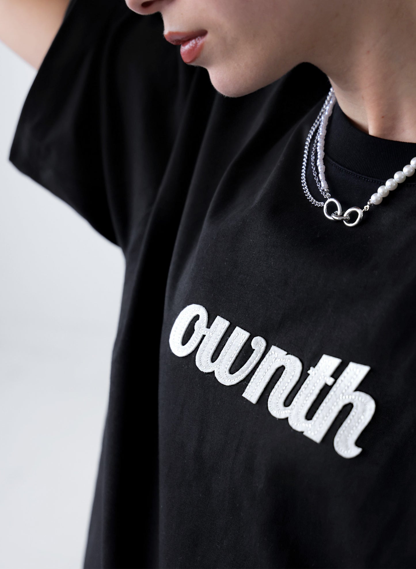 OWNth(オンス) フェルトロゴ刺繍Tシャツ きれいめ ユニセックス ブラック 黒