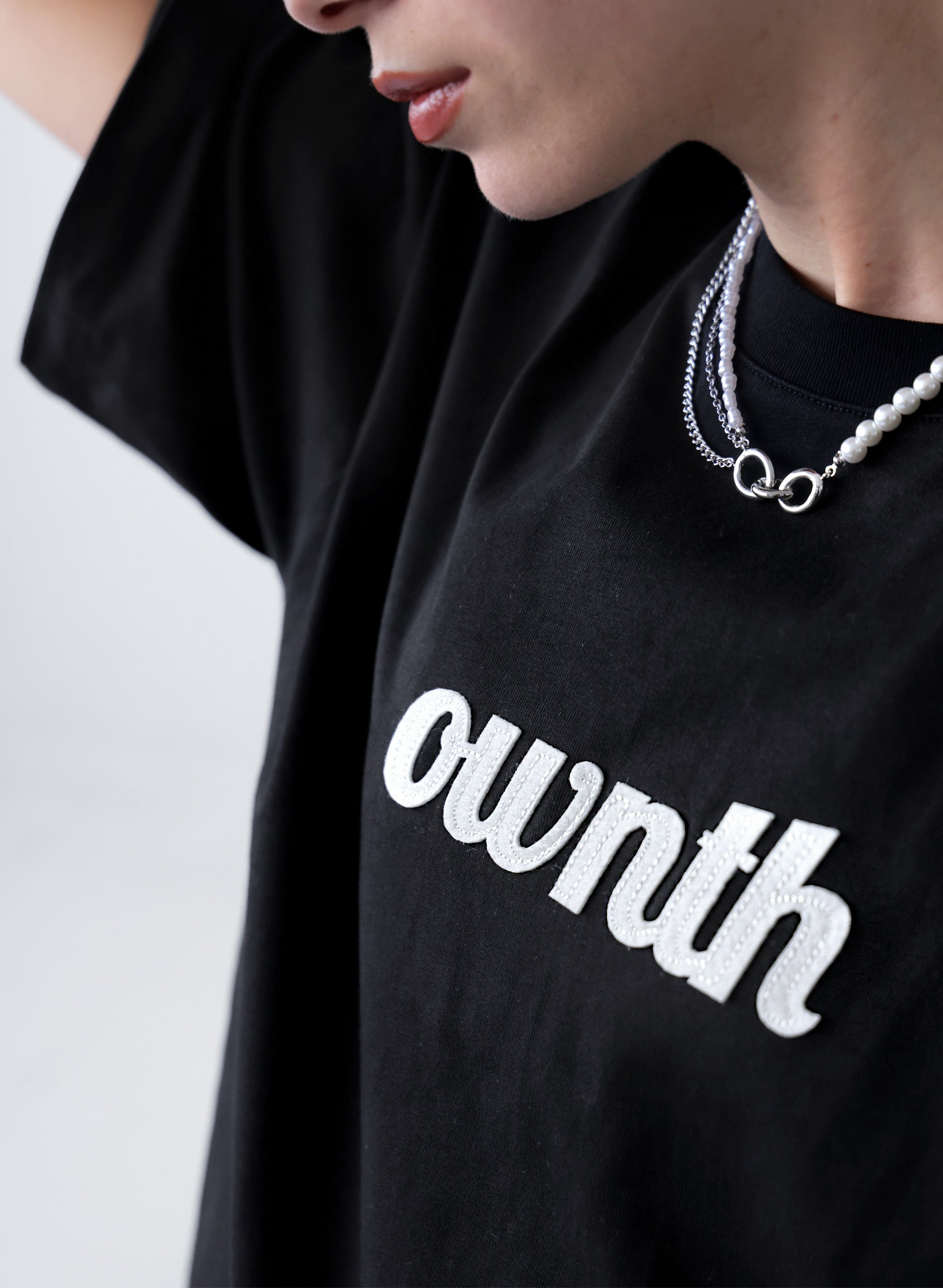 OWNth(オンス) フェルトロゴ刺繍Tシャツ きれいめ ユニセックス ブラック 黒