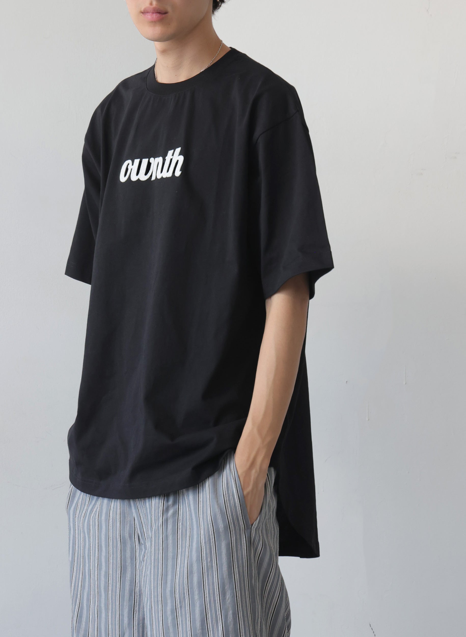 OWNth(オンス) フェルトロゴ刺繍Tシャツ きれいめ ユニセックス ブラック 黒