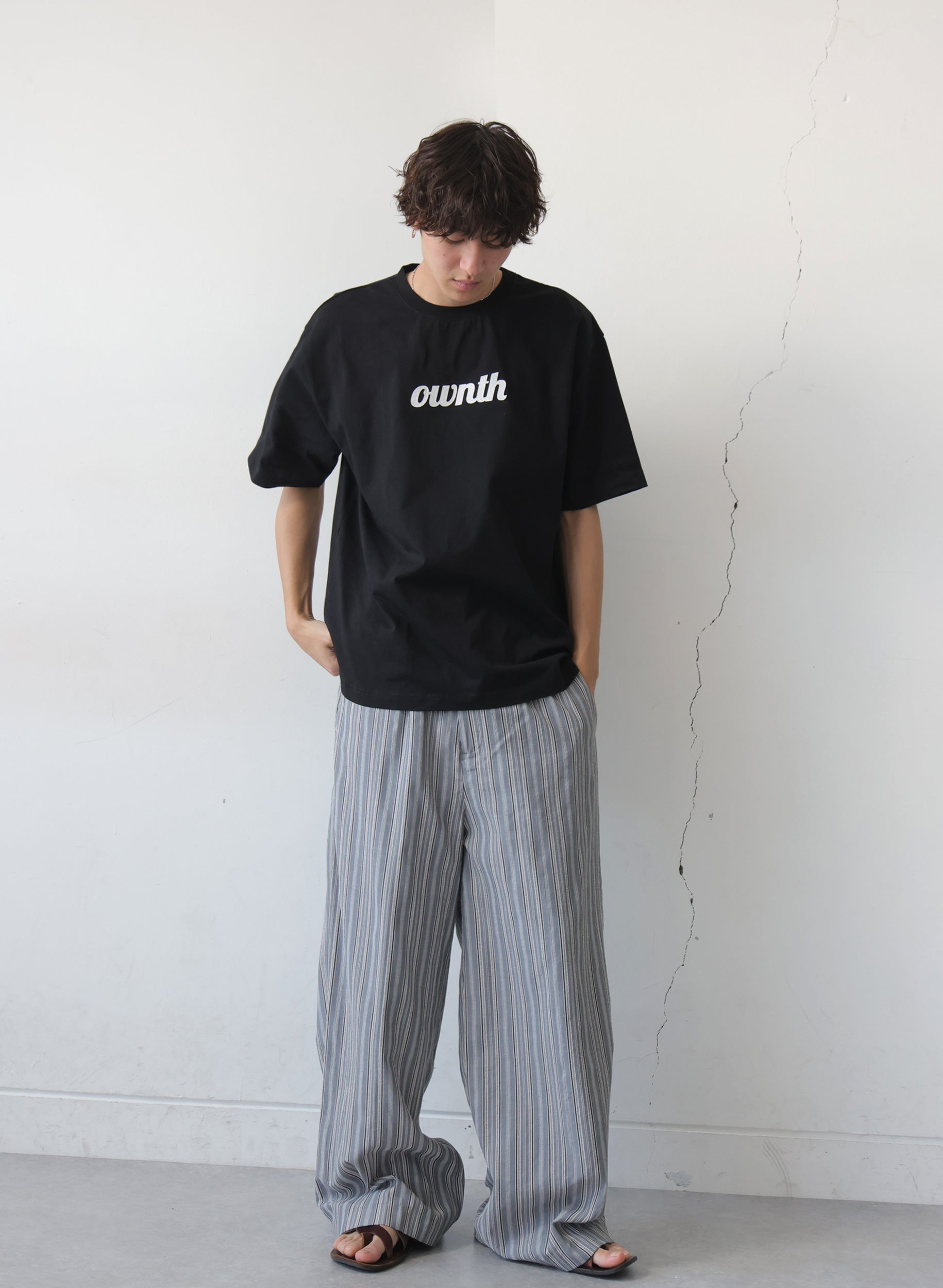 OWNth(オンス) フェルトロゴ刺繍Tシャツ きれいめ ユニセックス ブラック 黒