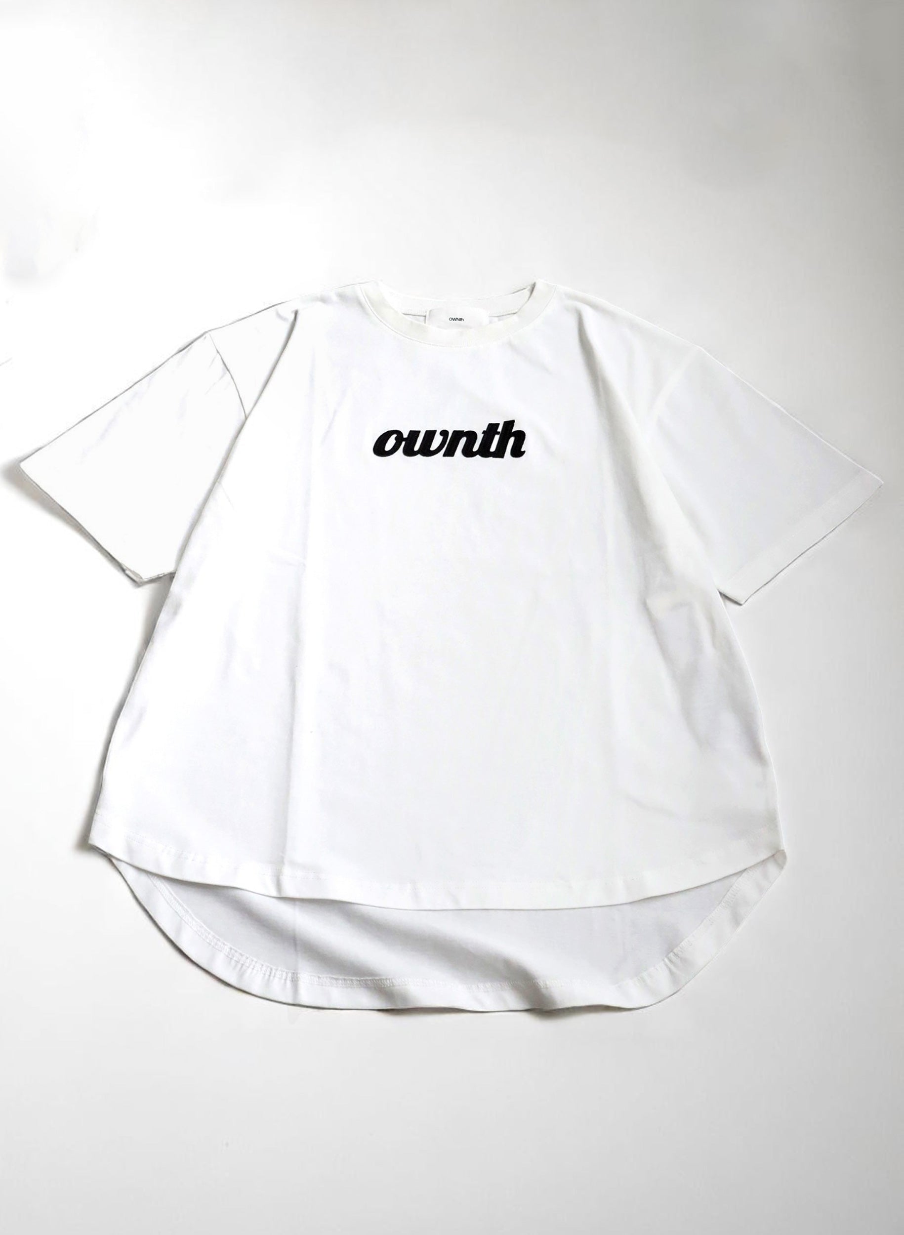 OWNth(オンス) フェルトロゴ刺繍Tシャツ きれいめ ユニセックス ホワイト 白