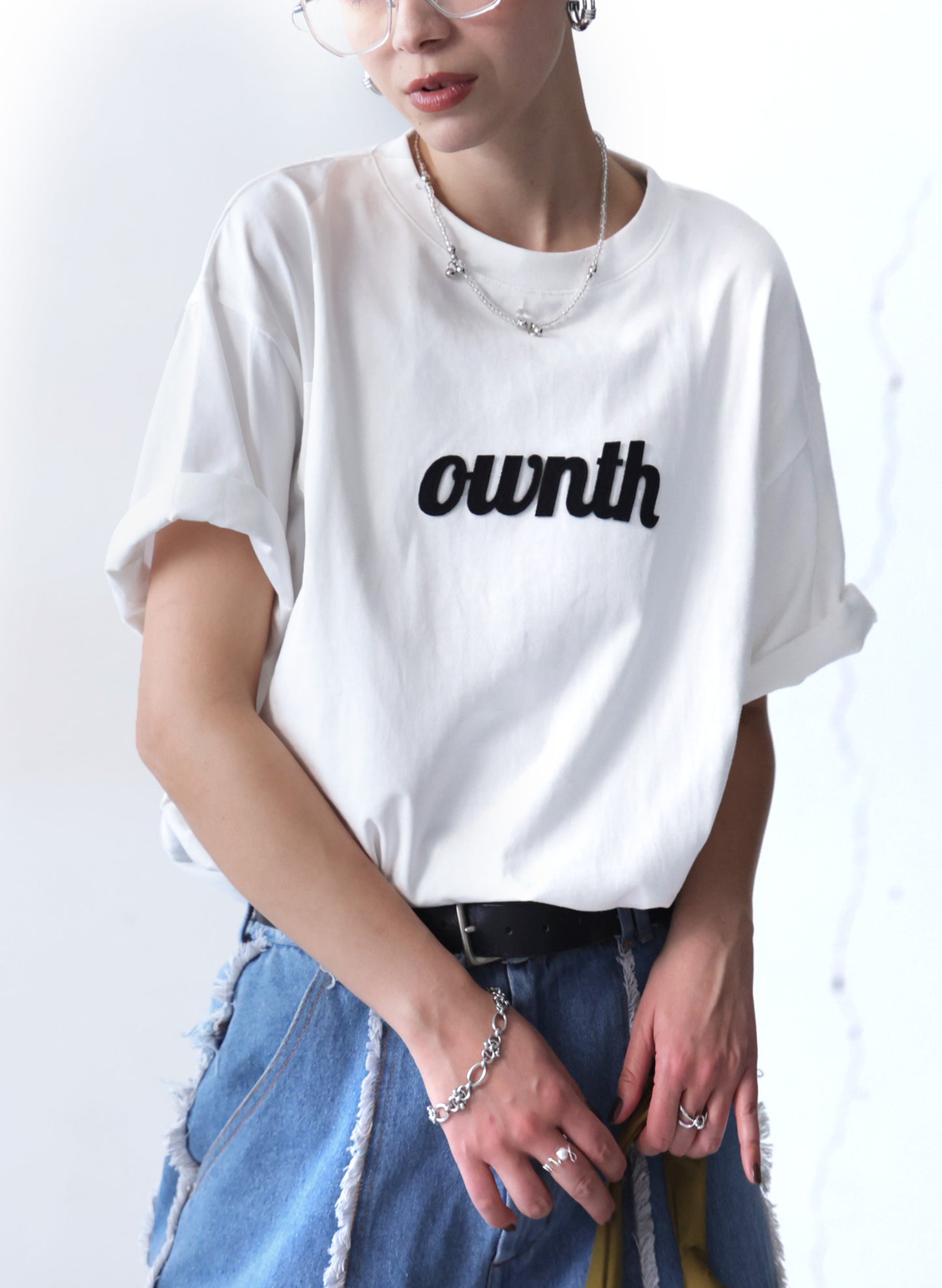 OWNth(オンス) フェルトロゴ刺繍Tシャツ きれいめ ユニセックス ホワイト 白