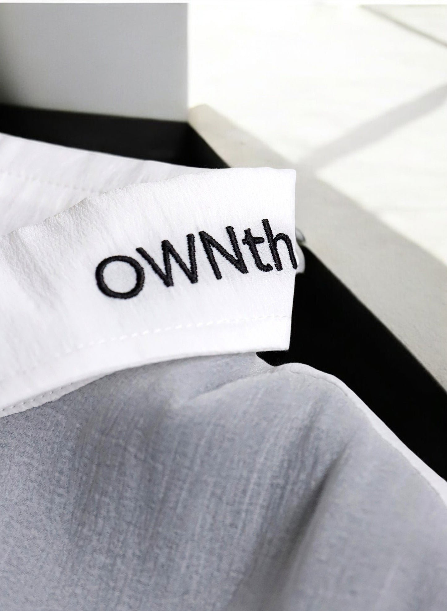 OWNth(オンス) バイカラーロゴ刺繍2wayシャツ きれいめ レディース ホワイト ブラック 白 黒
