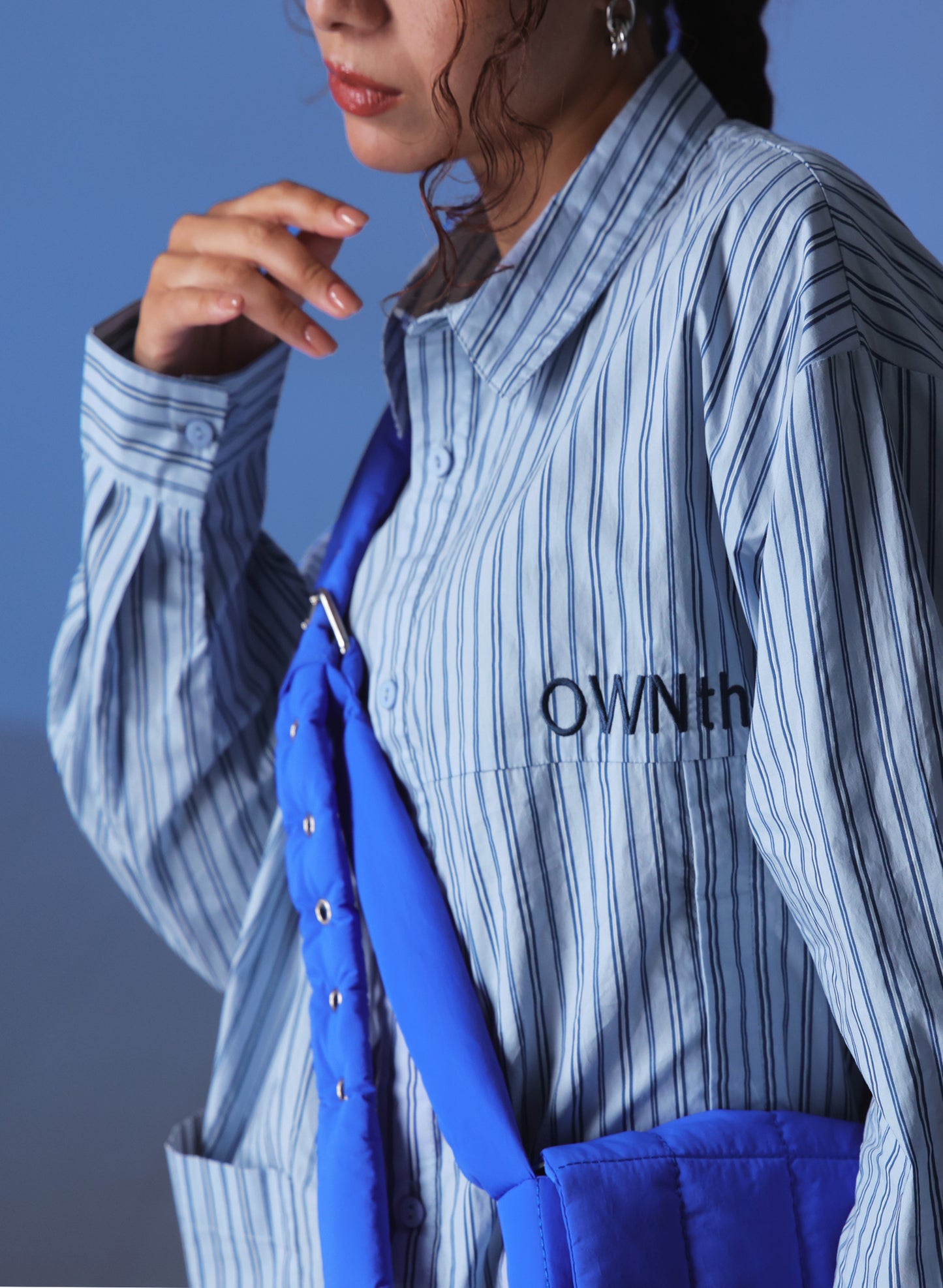 OWNth(オンス) デザイン切替ストライプシャツ きれいめ ユニセックス ブルー 青