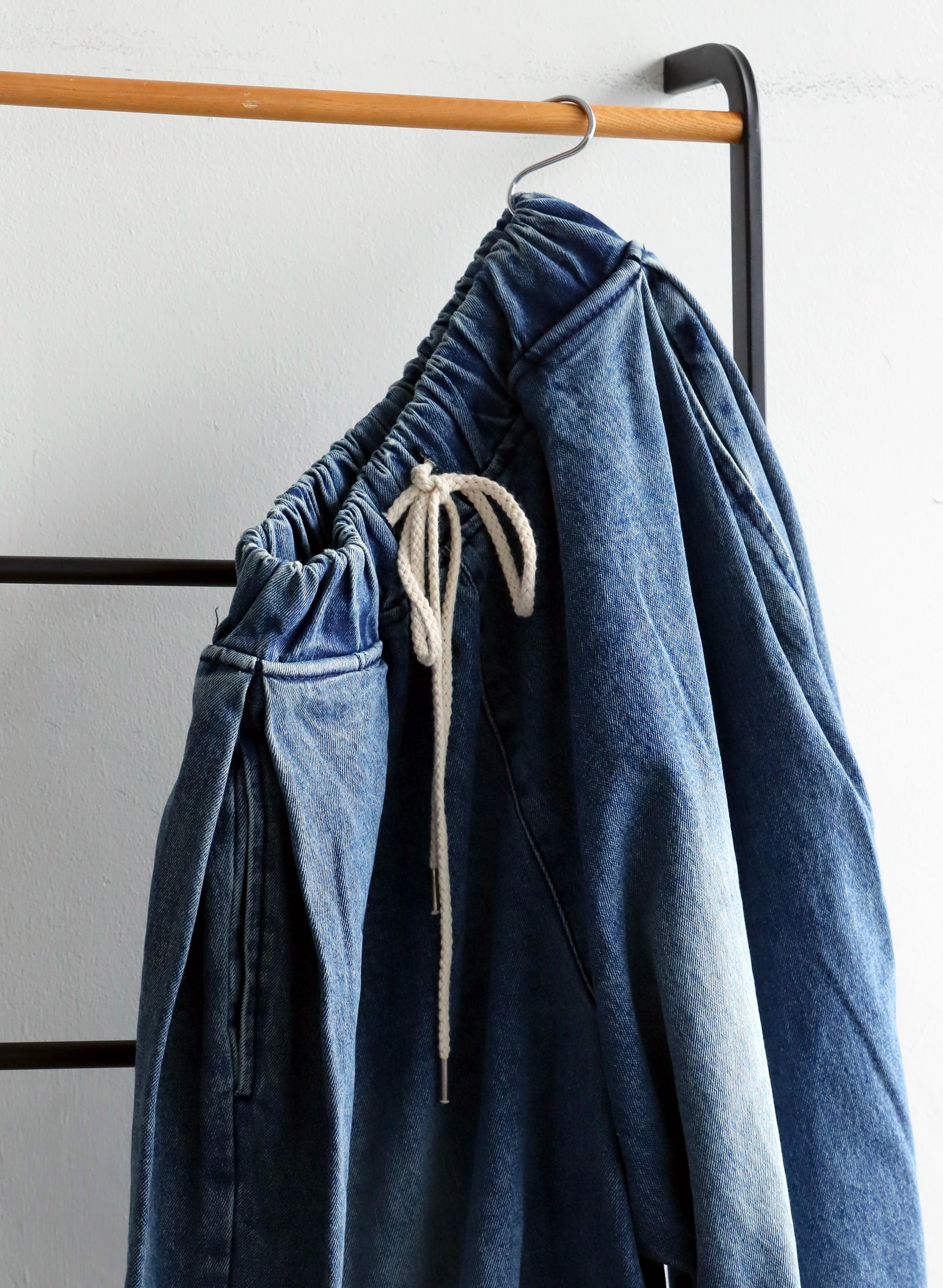 OWNth(オンス) 裾ドロストデザインデニムバルーンパンツ きれいめ ユニセックス ブルー