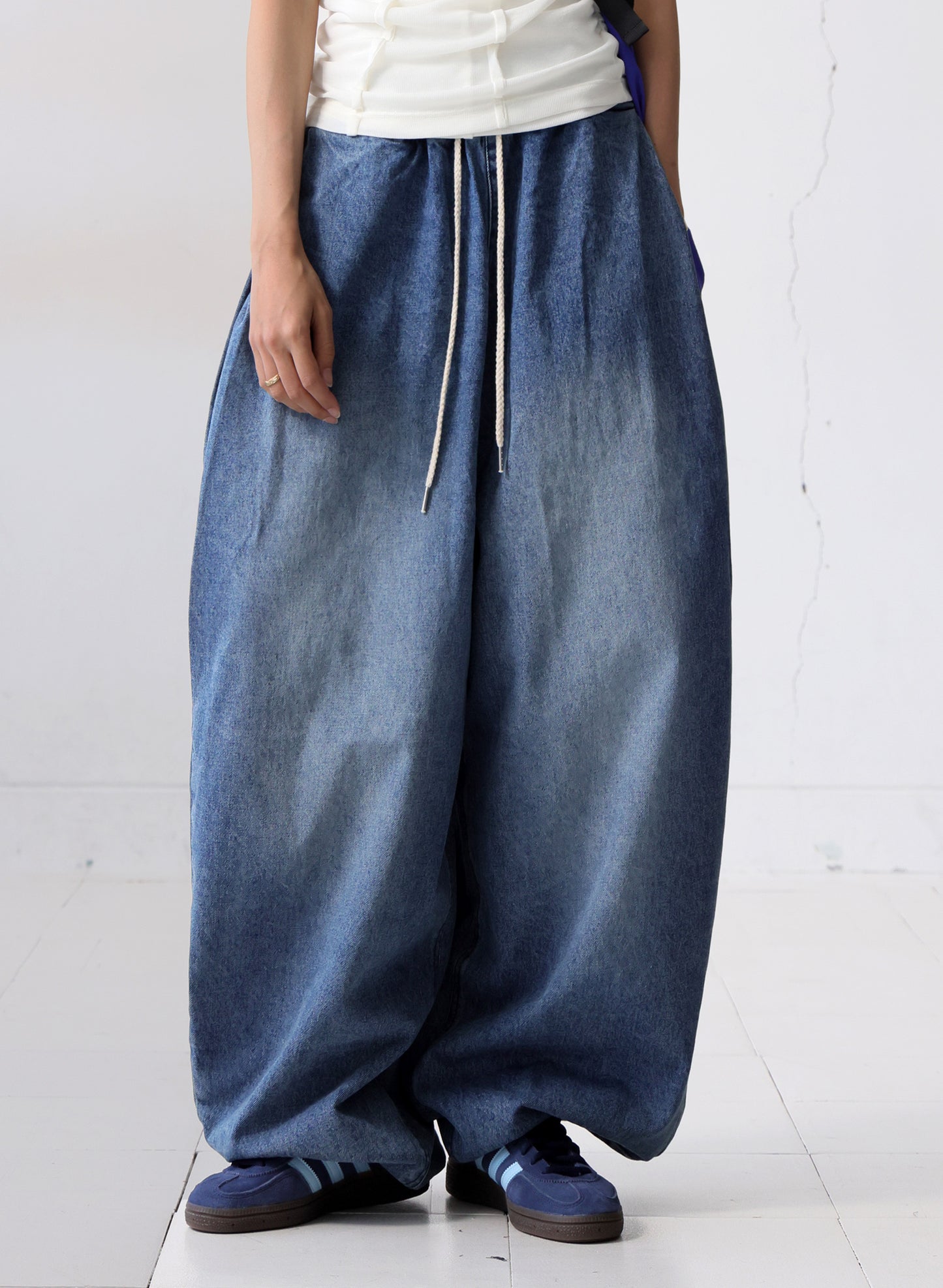 OWNth(オンス) 裾ドロストデザインデニムバルーンパンツ きれいめ ユニセックス ブルー