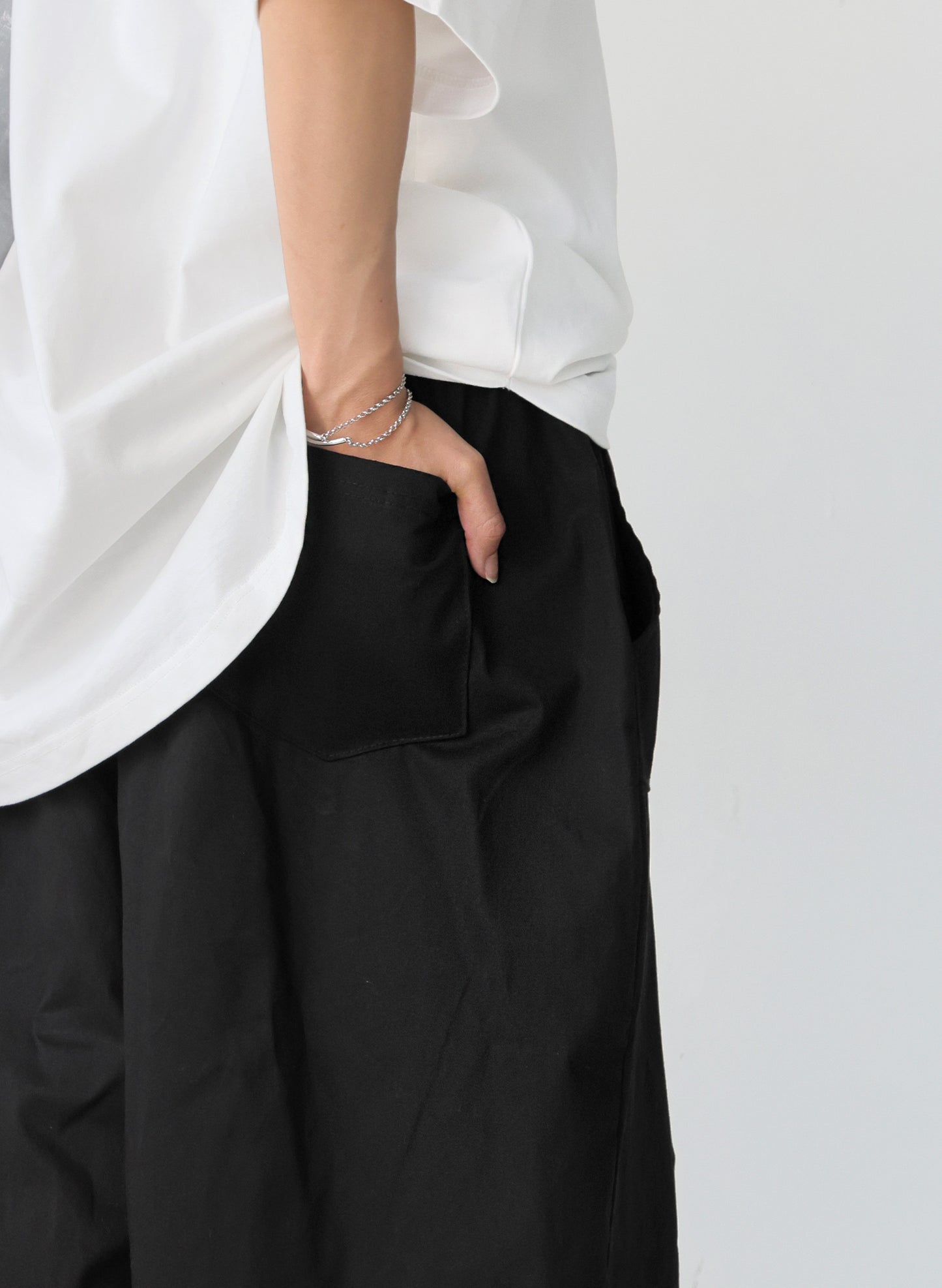 OWNth(オンス) 裾ドロストデザインタックサーカスパンツ きれいめ ユニセックス ブラック 黒