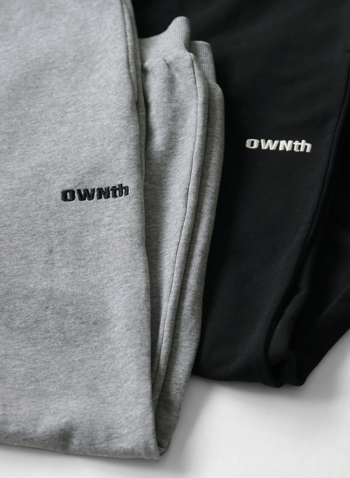 OWNth(オンス) シュリンクチップコードデザイン”OWNth”ロゴスウェットパンツ きれいめ レディース ロゴ