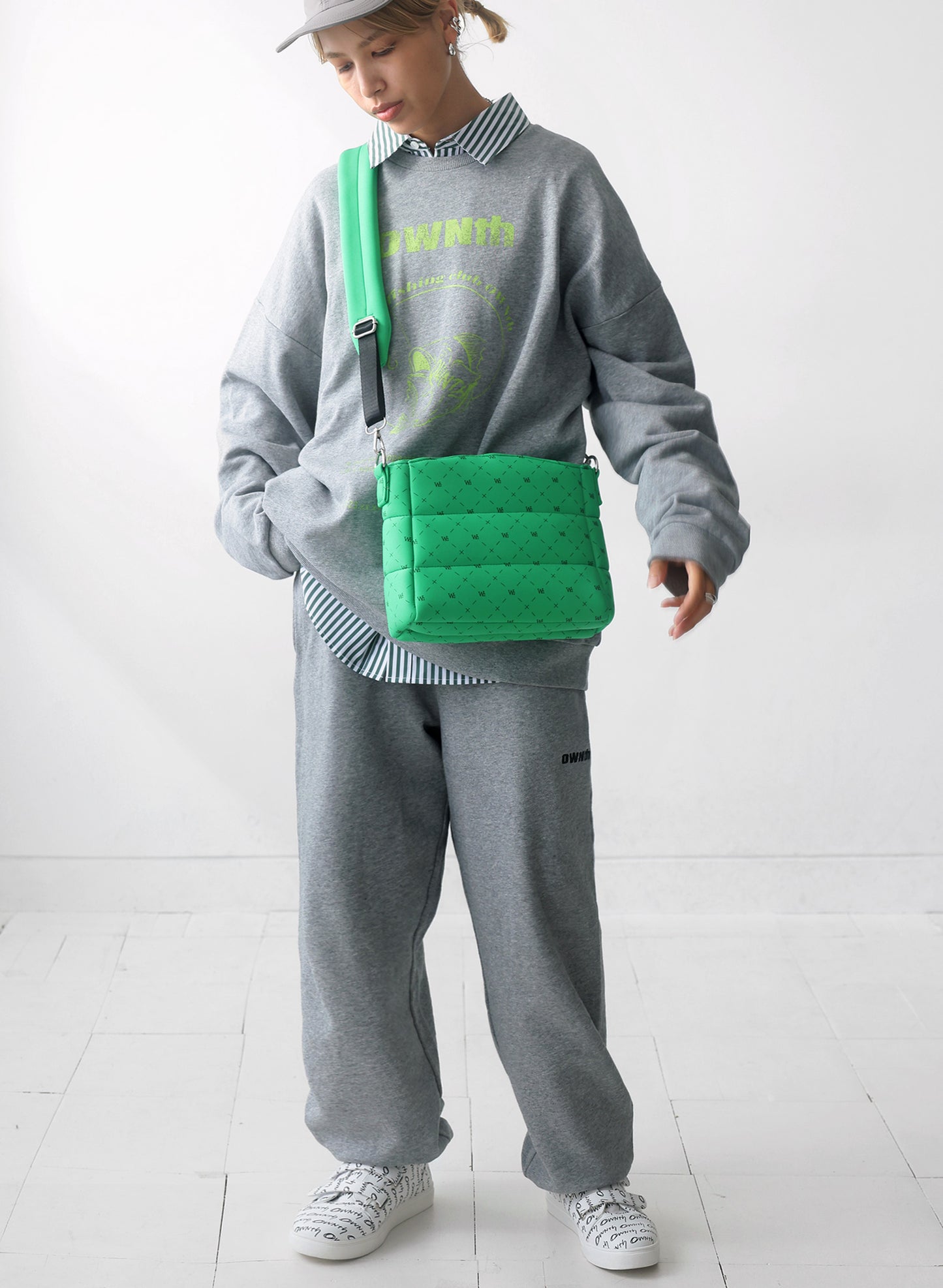 OWNth(オンス) シュリンクチップコードデザイン”OWNth”ロゴスウェットパンツ きれいめ レディース グレー