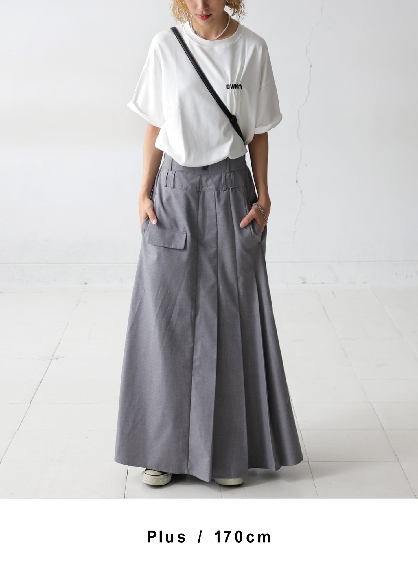 OWNth(オンス) タックデザイン刺繍ロゴTシャツ きれいめ ユニセックス 白 ホワイト white