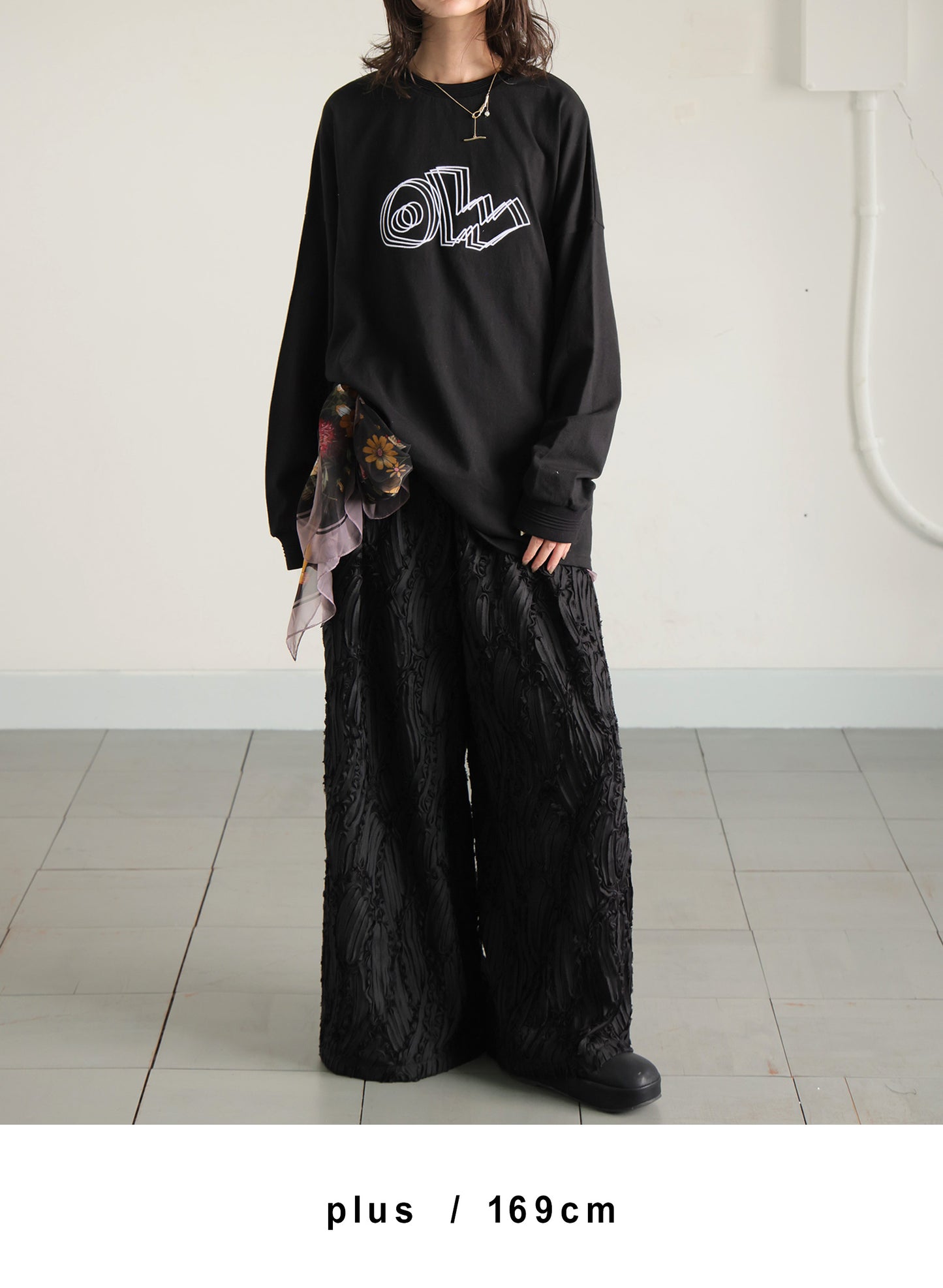 OWNth(オンス) ふくれデザインロゴロンT きれいめ ユニセックス 黒 ブラック