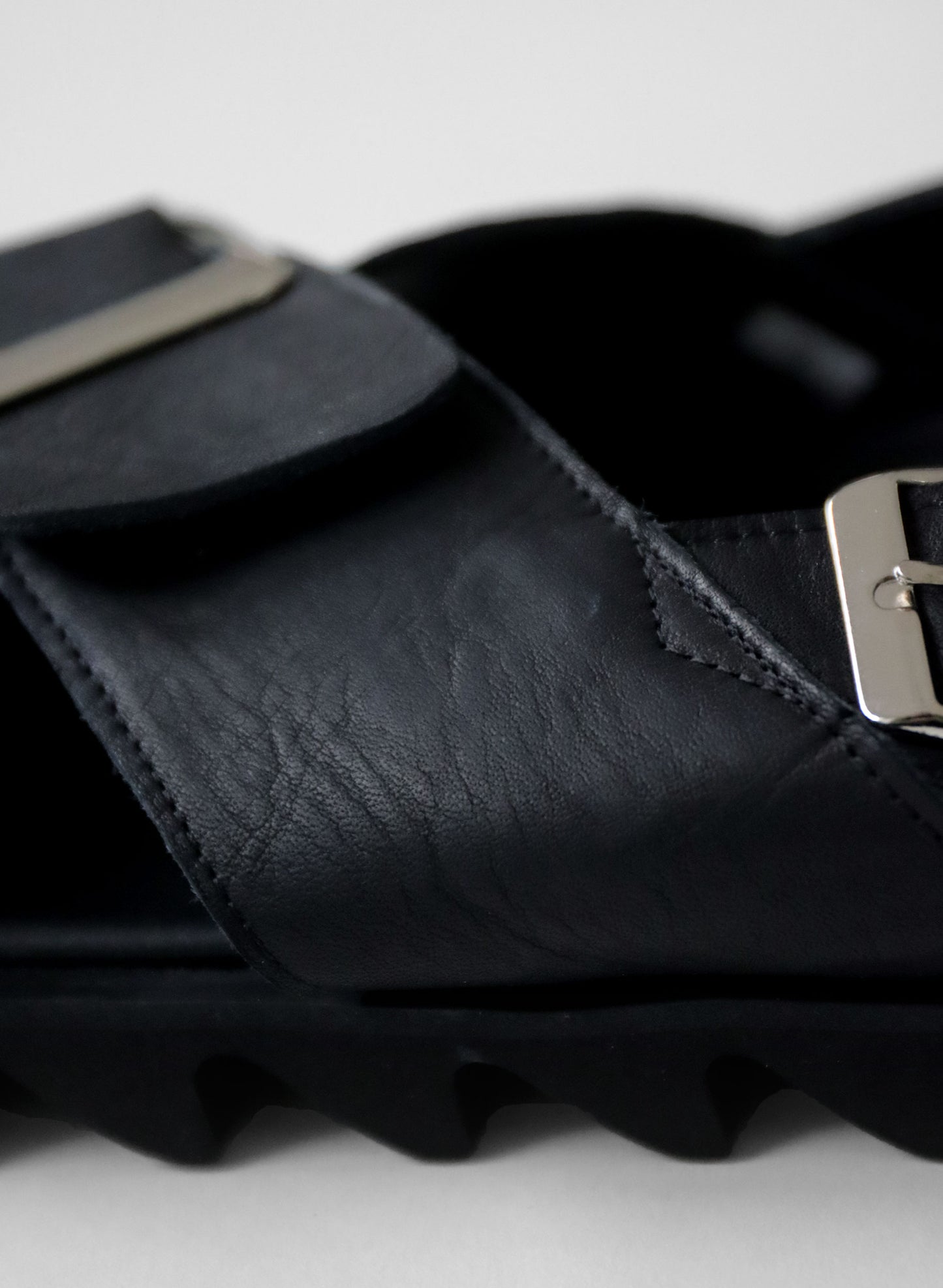 OWNth(オンス) 本革シャークソールサンダル きれいめ レディース 素材感