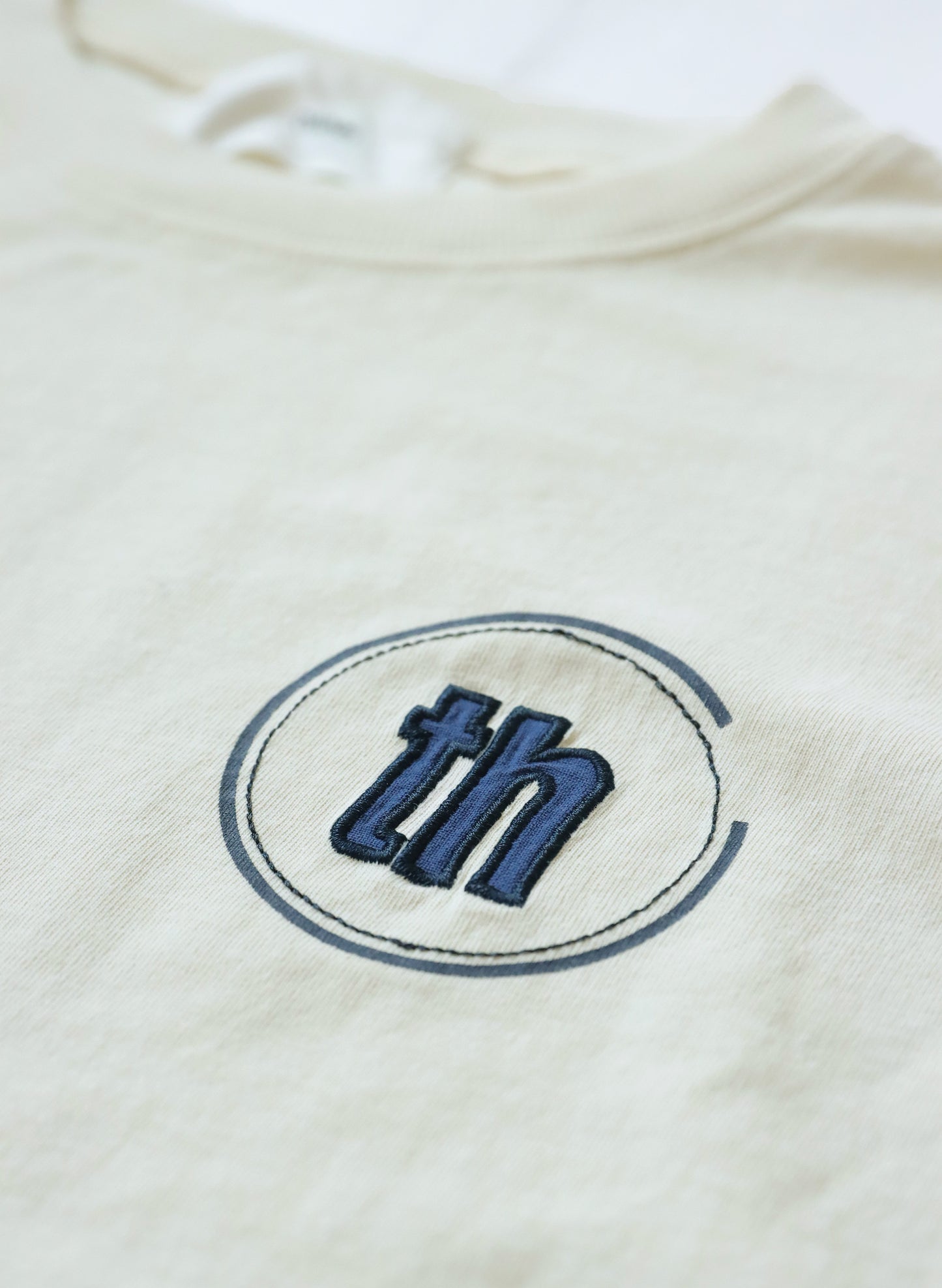 OWNth(オンス) thロゴTシャツ きれいめ ユニセックス　ロゴ