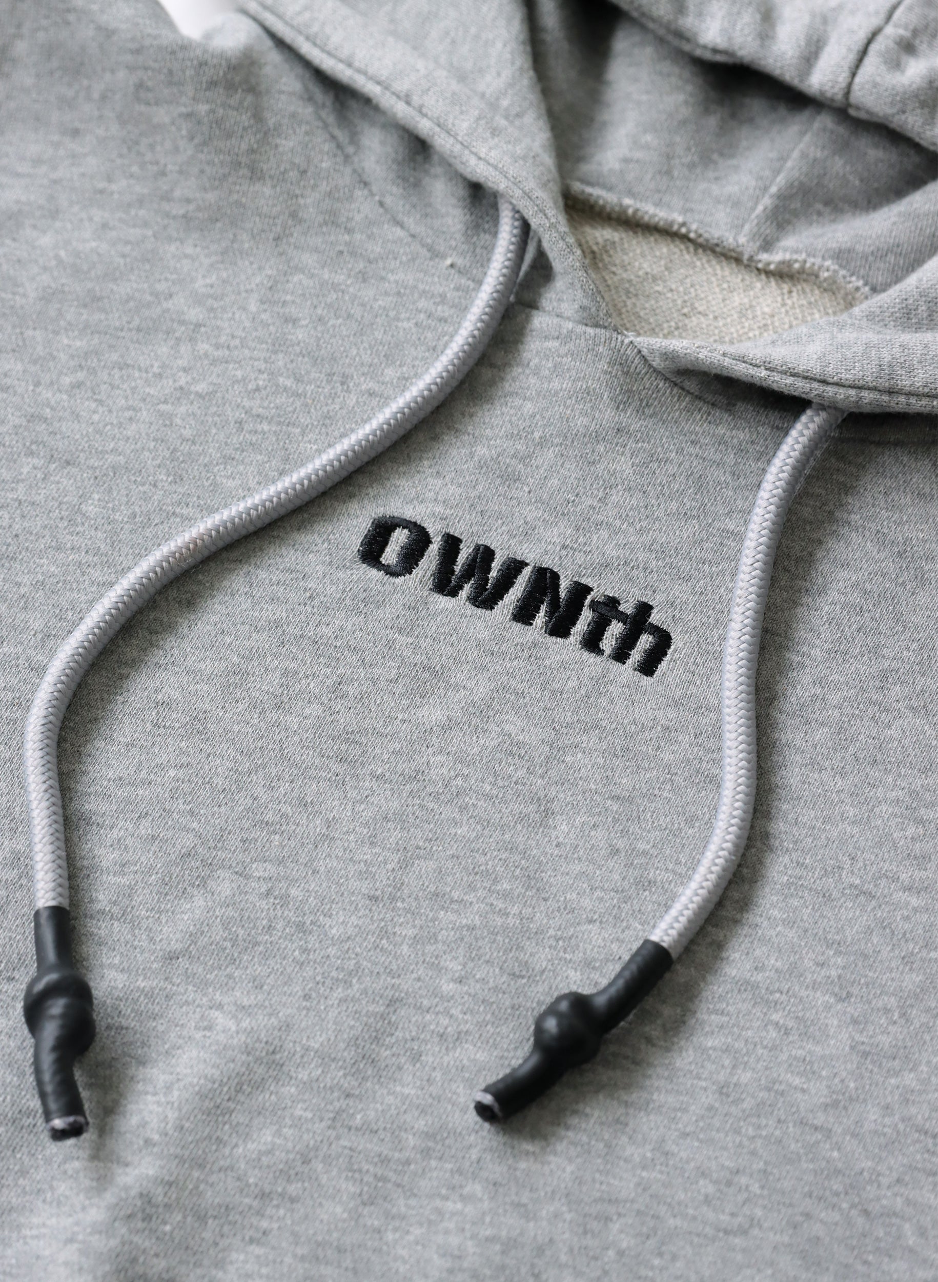 OWNth-オンス-】シュリンクチップコードデザイン”OWNth”ロゴフーディー