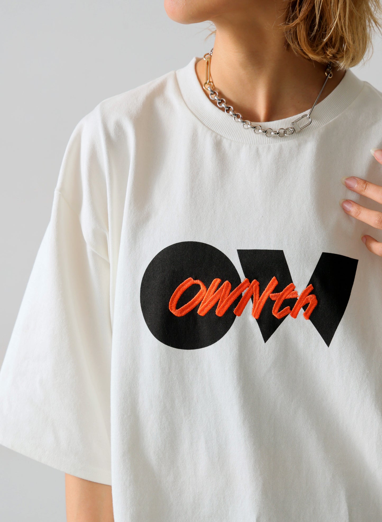 OWNth(オンス) ロゴ刺繍Ｔシャツ きれいめ ユニセックス　ホワイト　白