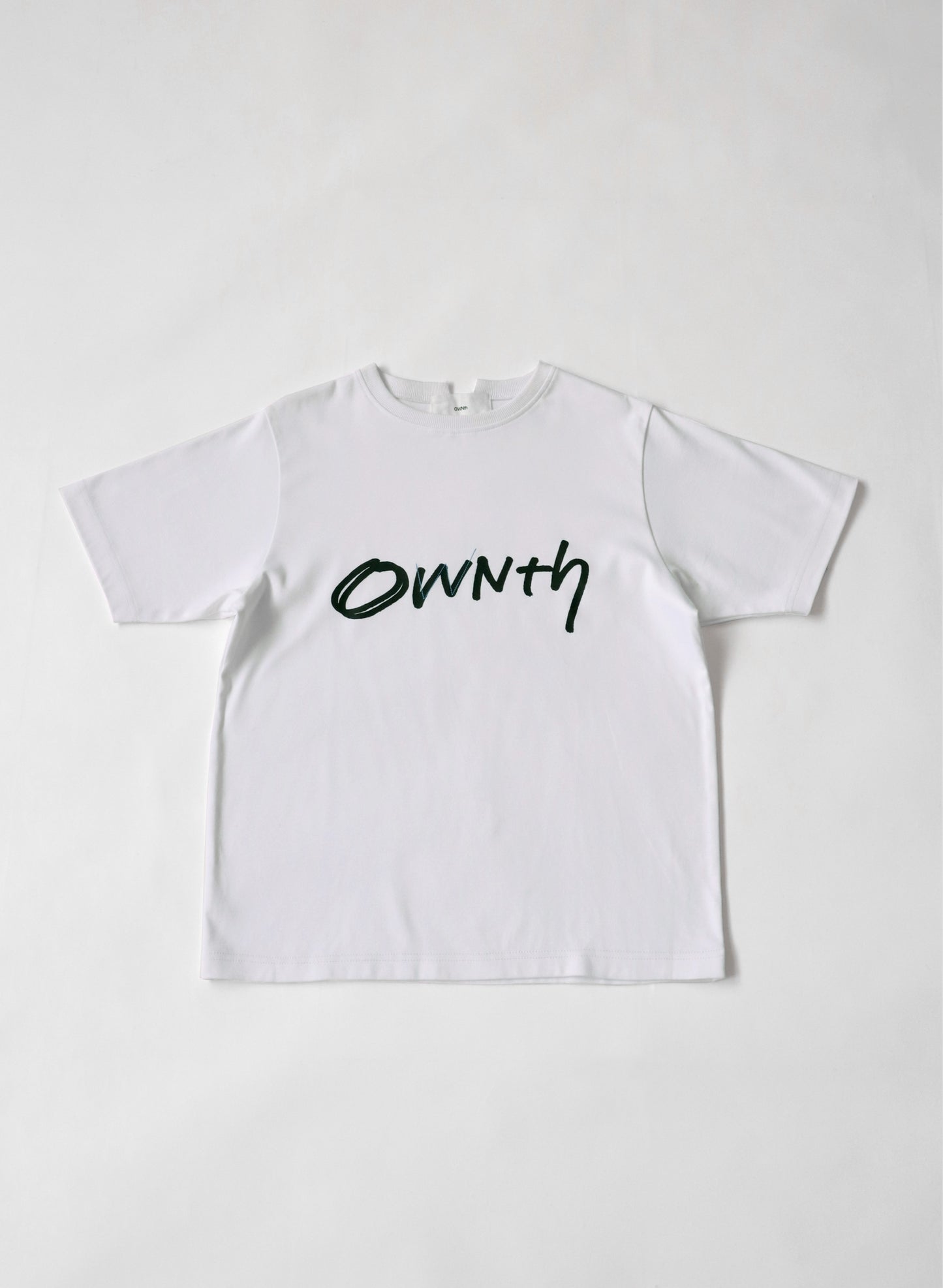 OWNth(オンス) ステッチデザインロゴTシャツ きれいめ レディース　ホワイト　白