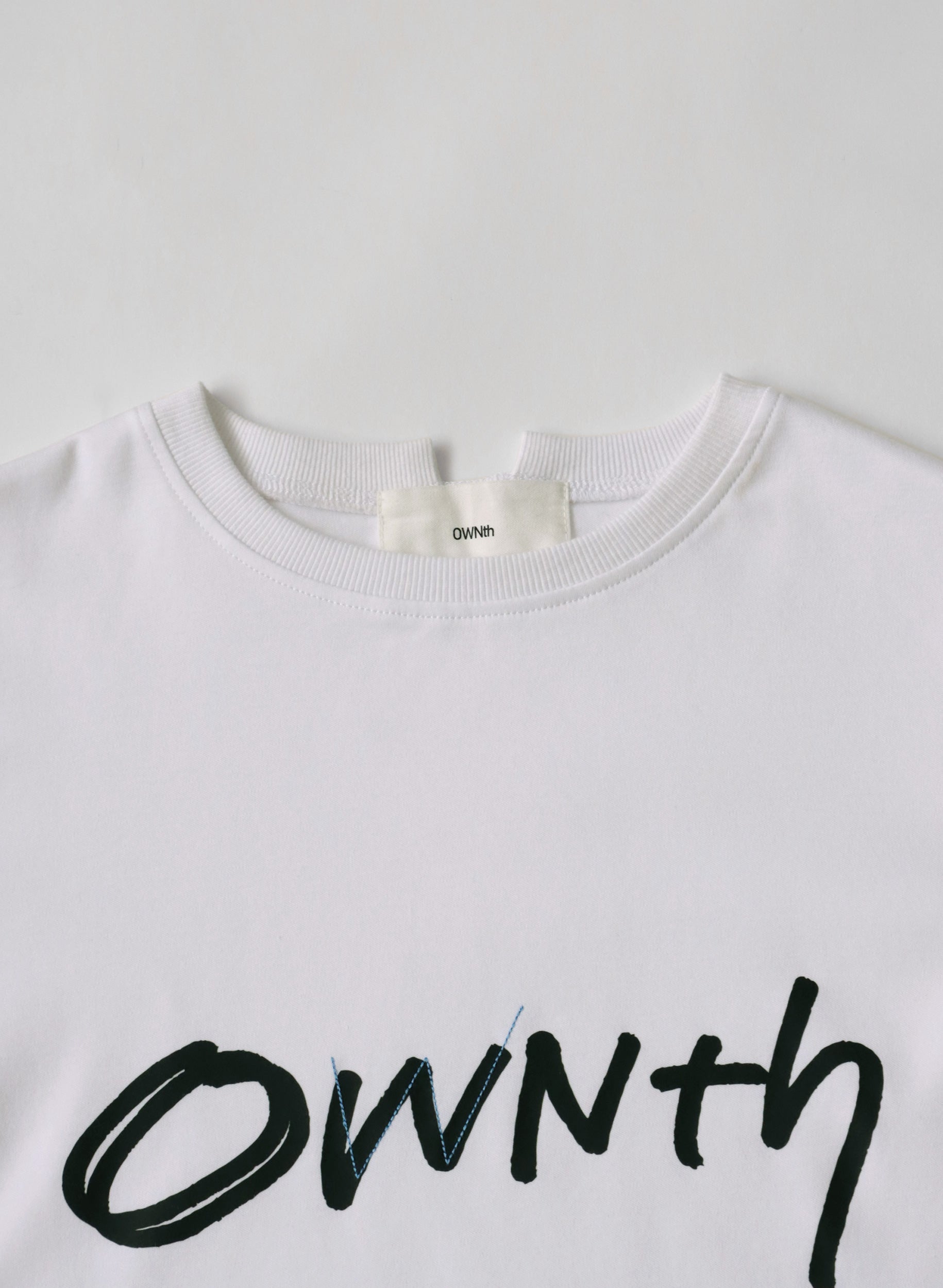 OWNth(オンス) ステッチデザインロゴTシャツ きれいめ レディース　首回り