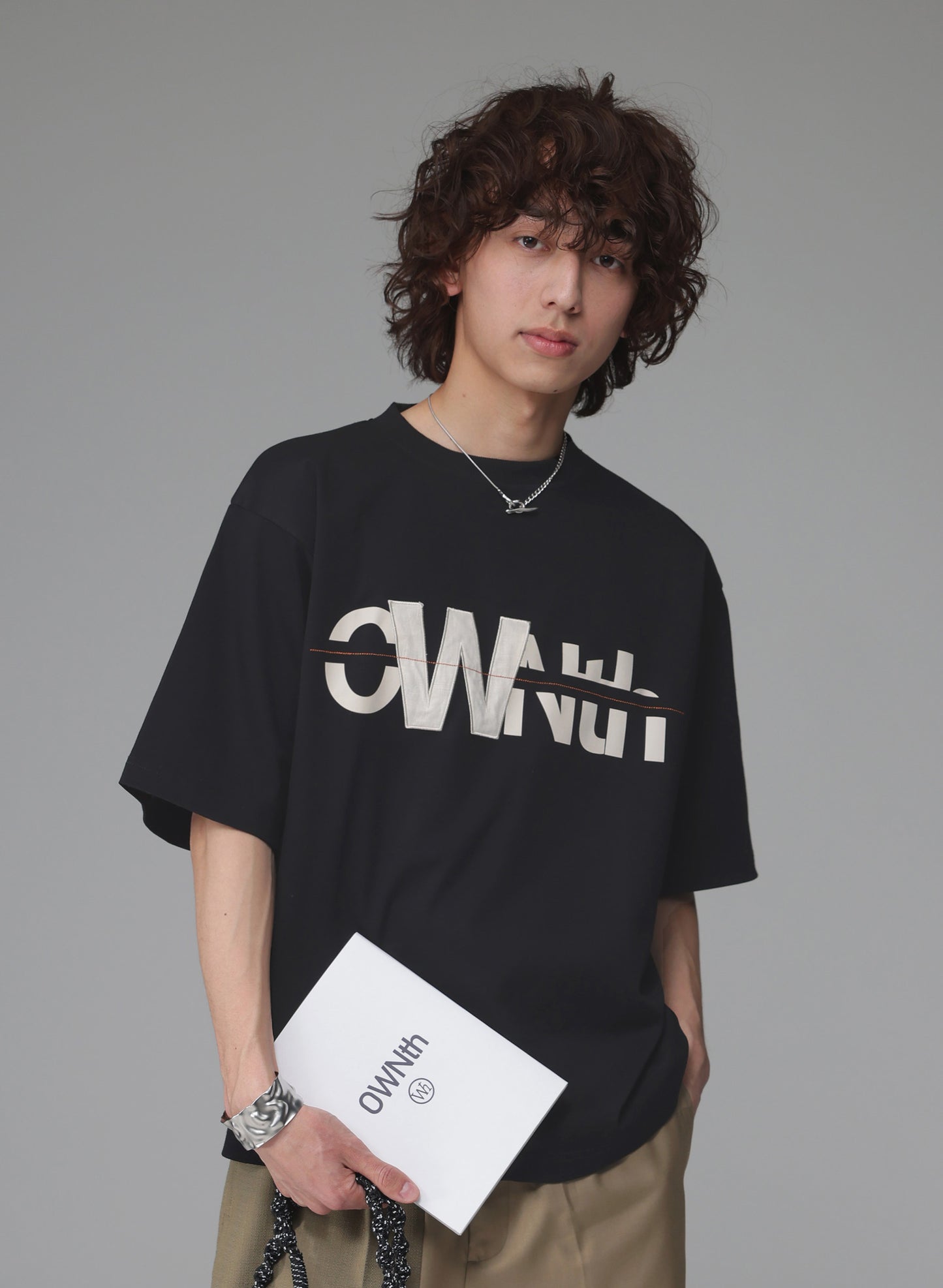 OWNth(オンス) パッチデザインロゴTシャツ きれいめ レディース　ブラック　黒